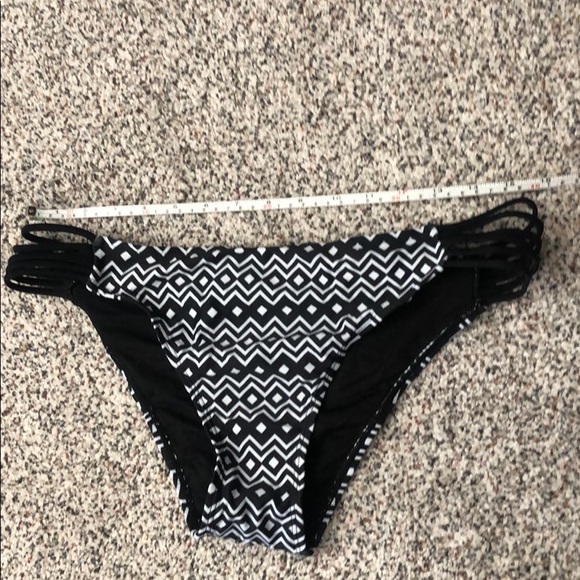 geometric two piece swimsuit - Picture 9 of 11